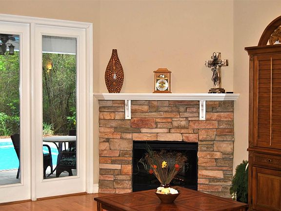 3rd image of 1007 Bucyrus Ln