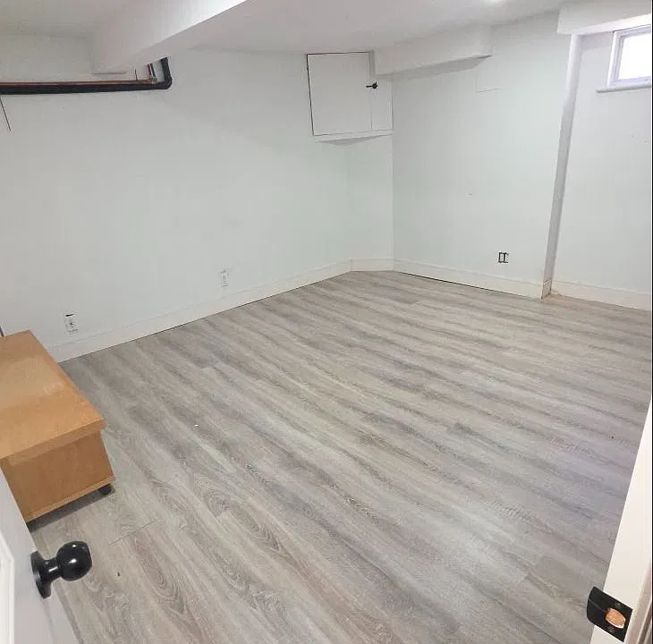888 Krosno Blvd #2