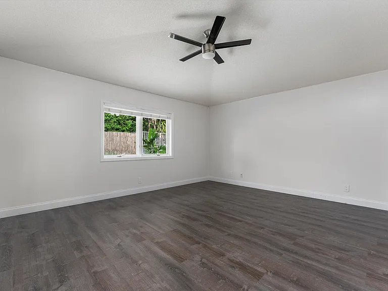 1598 SW 5th Ave — Photo 15