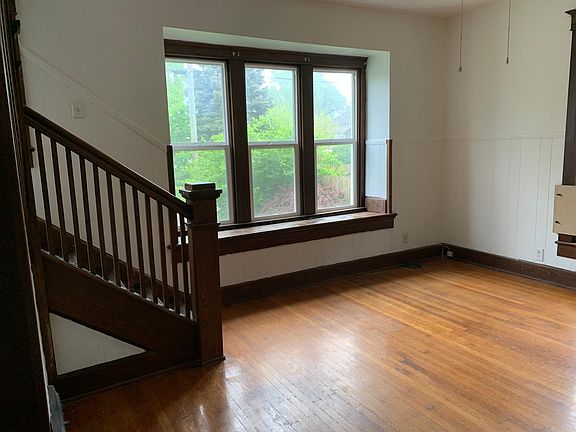 2nd image of 1302 N Parker Ave