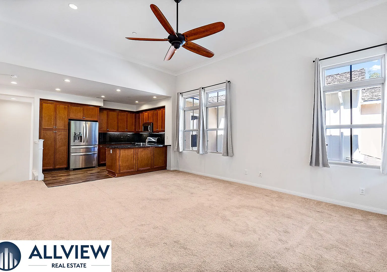 Charming 2 bedroom, 2 bath townhome in Woodbury East's Ivy tract! — Photo 1