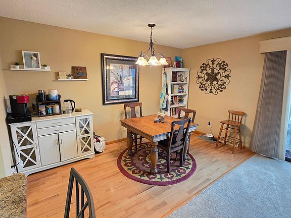 3rd image of 117 Huntley Ln