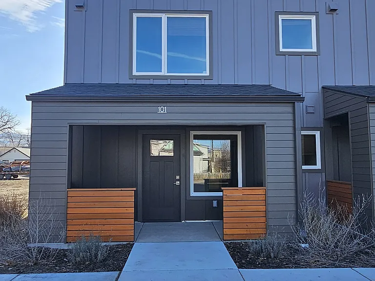 1329 Defoe St #101 — Photo 8