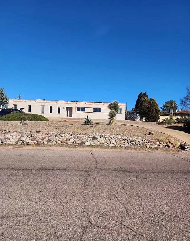 3 bed, 2035 sqft, $2,250 — Photo 1