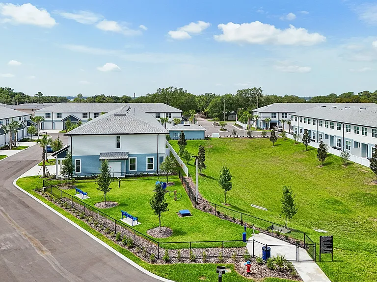Lake Tavares Apartments — Photo 67
