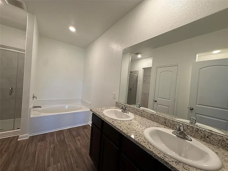 140 Maywood Ln — Photo 10