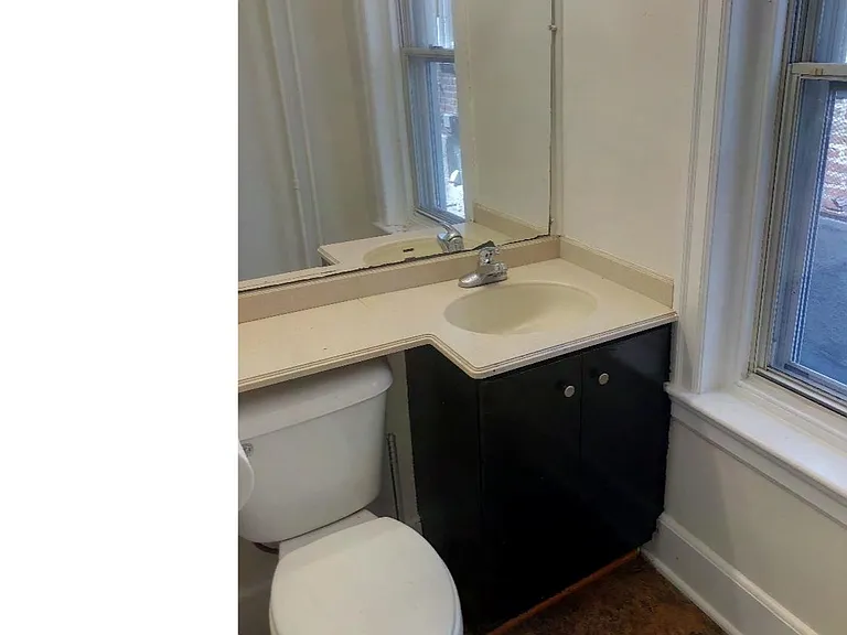 306 Leverington Ave — Photo 6