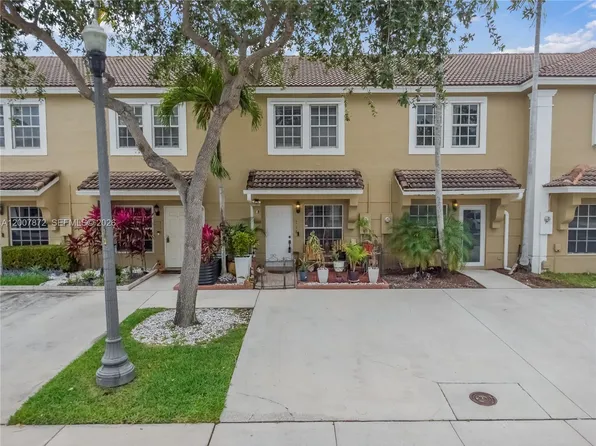 716 SW 122nd Ave, Pembroke Pines, FL 33025