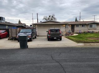 1549 W Arlen Ave, Visalia, CA 93277