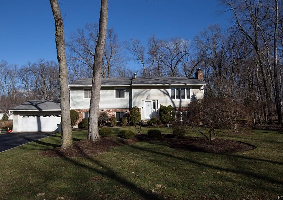 1st image of 6 Lochness Ln