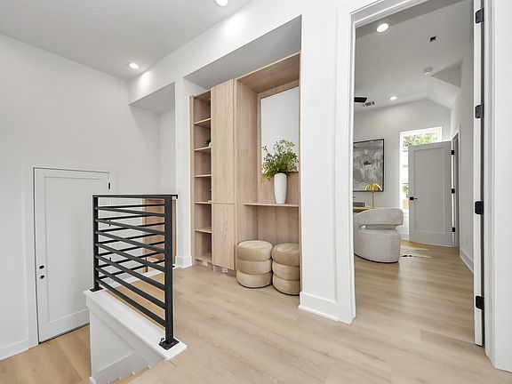3rd image of 1601 W 25th St
