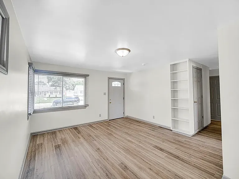 6740 Olcott Ave — Photo 8