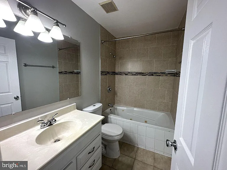 8121 Fenwick Ct — Photo 20