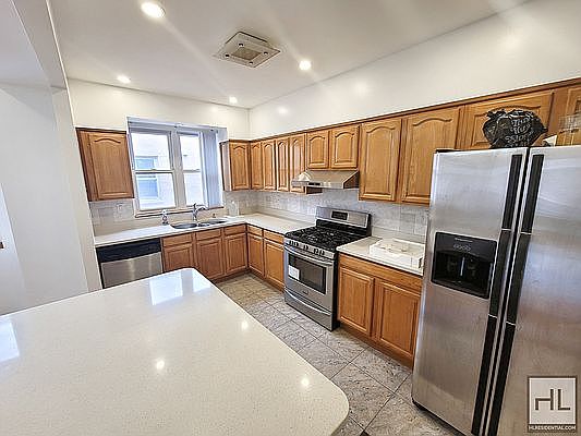5th image of 1536 79th St Floor 2