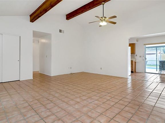 4th image of 804 Sprucewood Ln