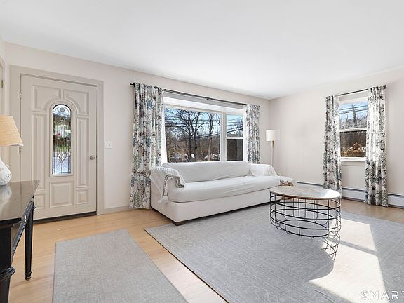 4th image of 6 Riched Lane