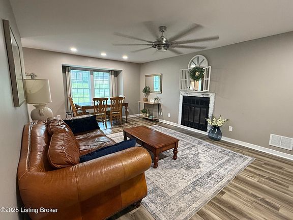 4th image of 5610 Windy Willow Dr