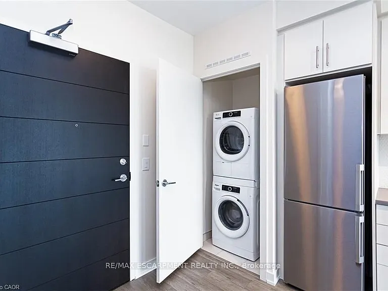 212 King William St E #1019 — Photo 9