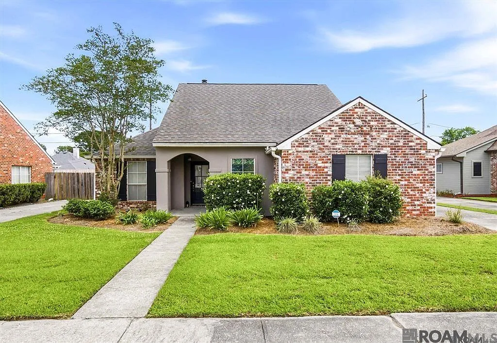 3 bed, 1600 sqft, $2,000 — Photo 1