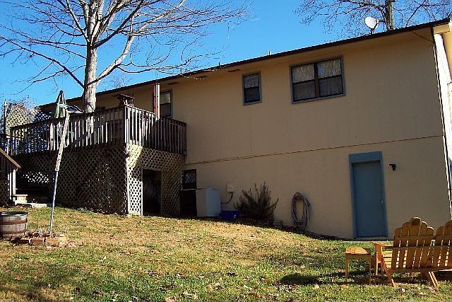 Nice Deck & Back yard
