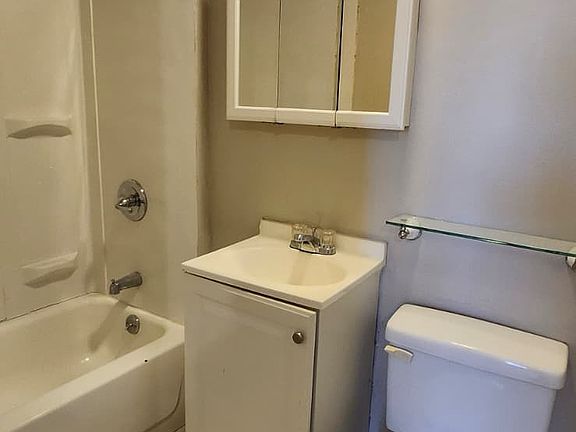 5th image of 195 Sherman Ave #2CL