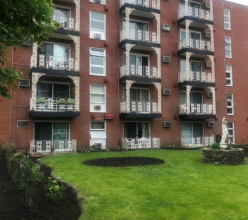 1st image of 6490 N Northwest Hwy APT 3B