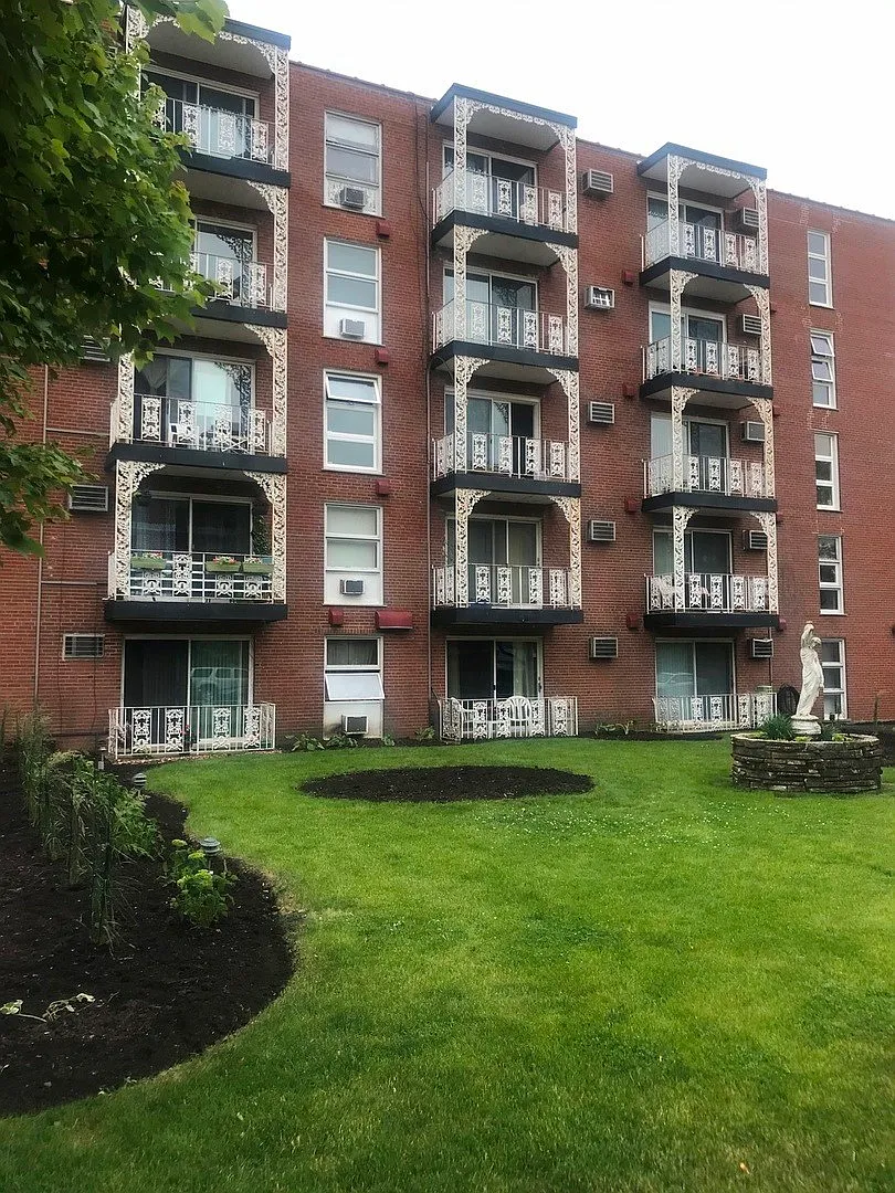 6490 N Northwest Hwy APT 3B photo 1