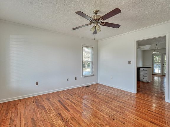 3rd image of 5295 Pogue St