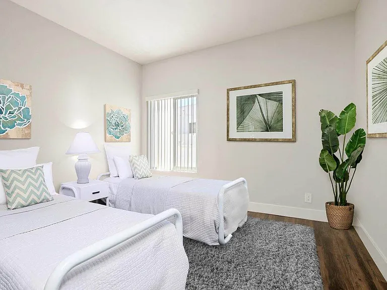 The Plaza Apartments — Photo 13