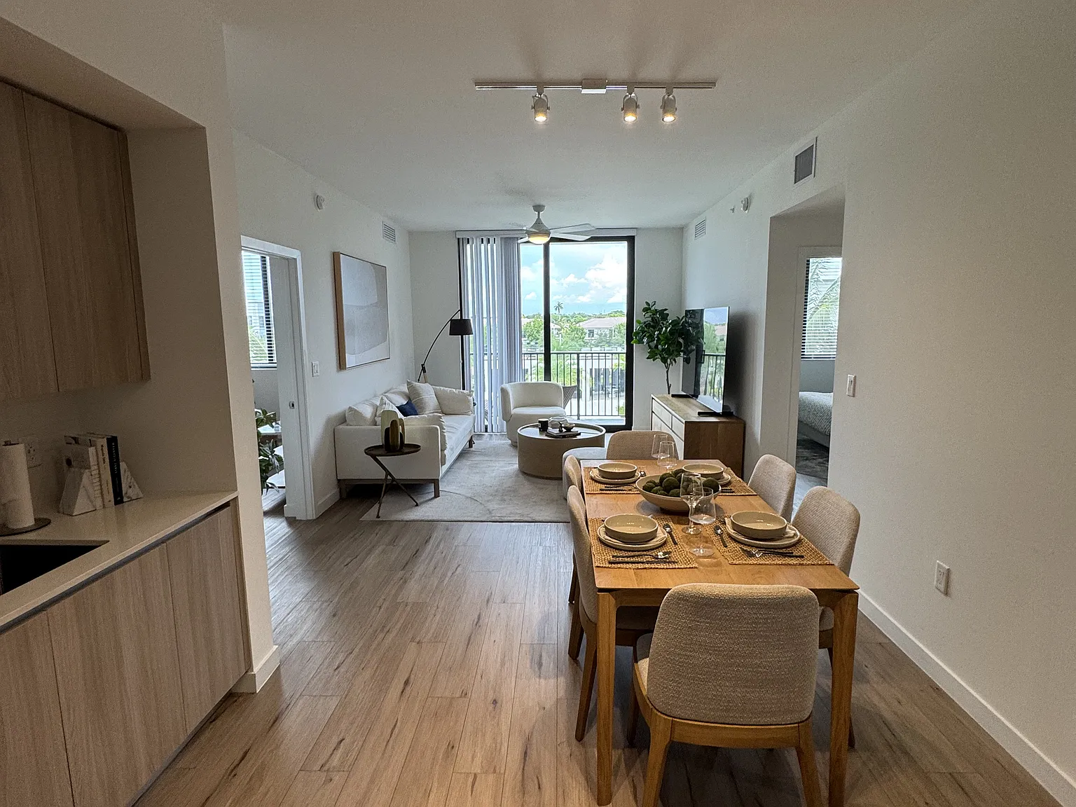 2 bed, 1060 sqft, $2,700 — Photo 2