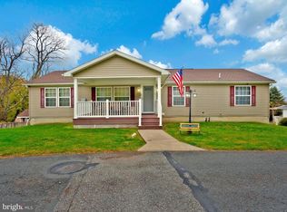 8 Shady Ln, Pottsville, PA 17901