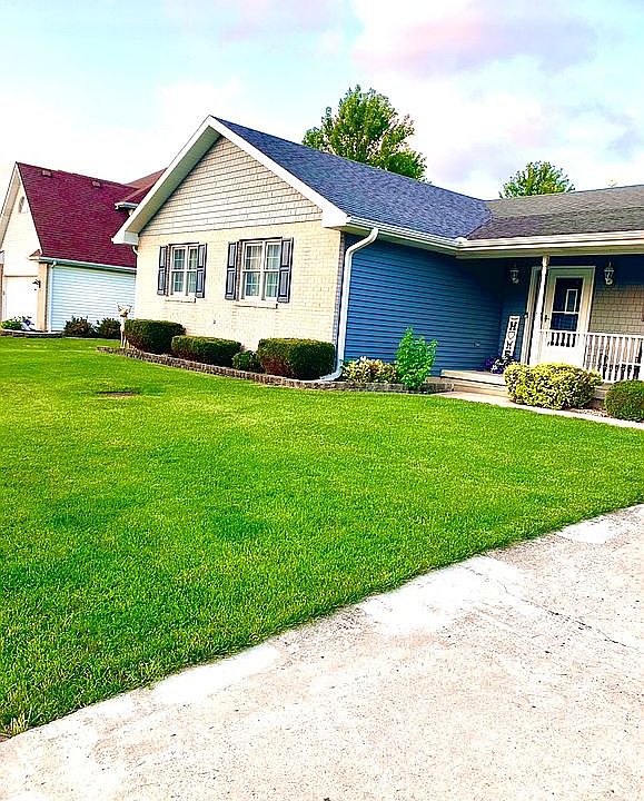 2nd image of 204 N Hamilton Dr
