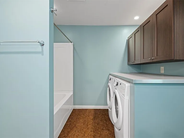 38 Pasadena St — Photo 12