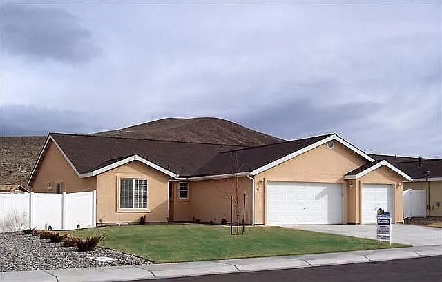 1413 Red Bluffs Way photo 1