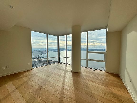 4th image of 121 Stewart St #1805