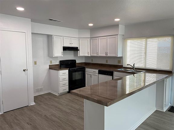 4th image of 3522 Cotillion Dr