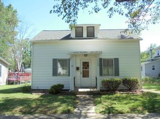 1208 13th St, Highland, IL