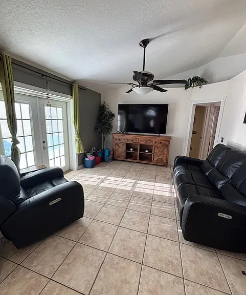 643 Basingstoke Ct — Photo 16