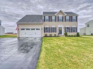 6030 Amber Dr, Farmington, NY 14425