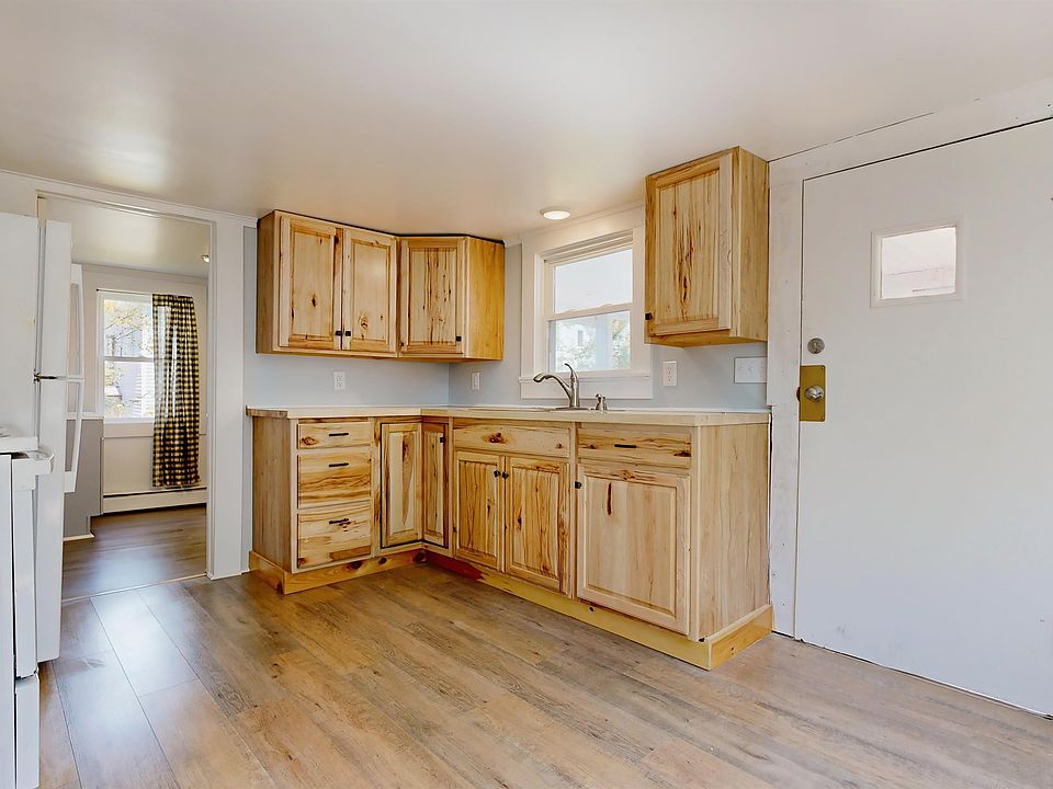 1st image of 10 Riverbank Ct