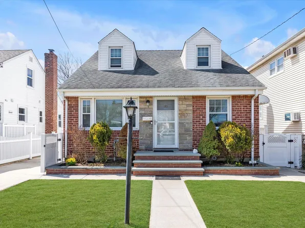 263 McKinley Parkway, Mineola, NY 11501