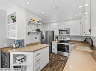 3005 Aurora Ct, Santa Rosa, CA 95405