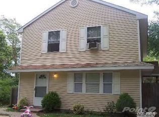 7 Rutland Rd, Mastic, NY 11950