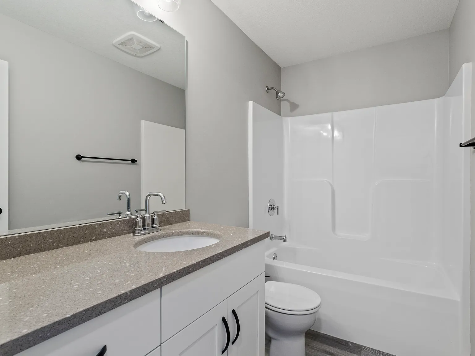 4 bed, 2208 sqft, $2,700 — Photo 3