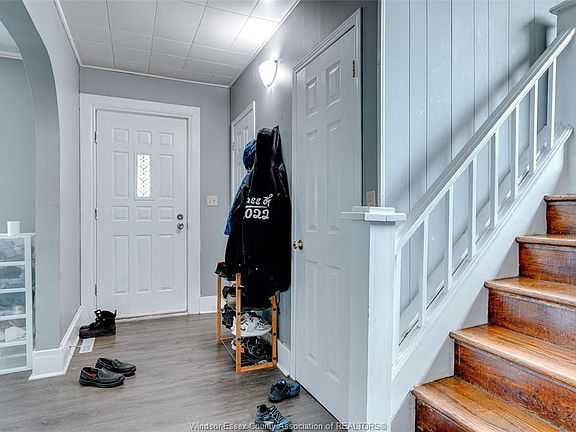 4th image of 937 Campbell Ave