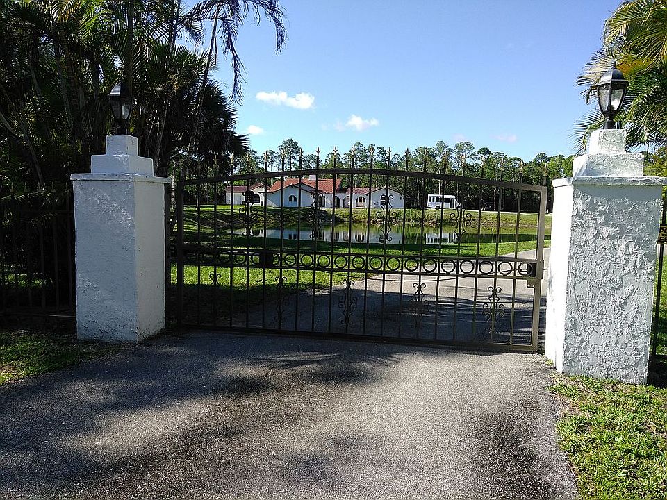 Private Entrance Gate