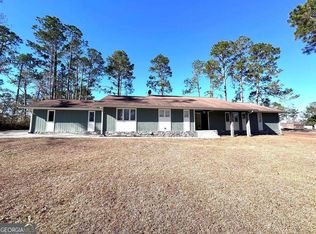 221 Collins St, Lyons, GA 30436