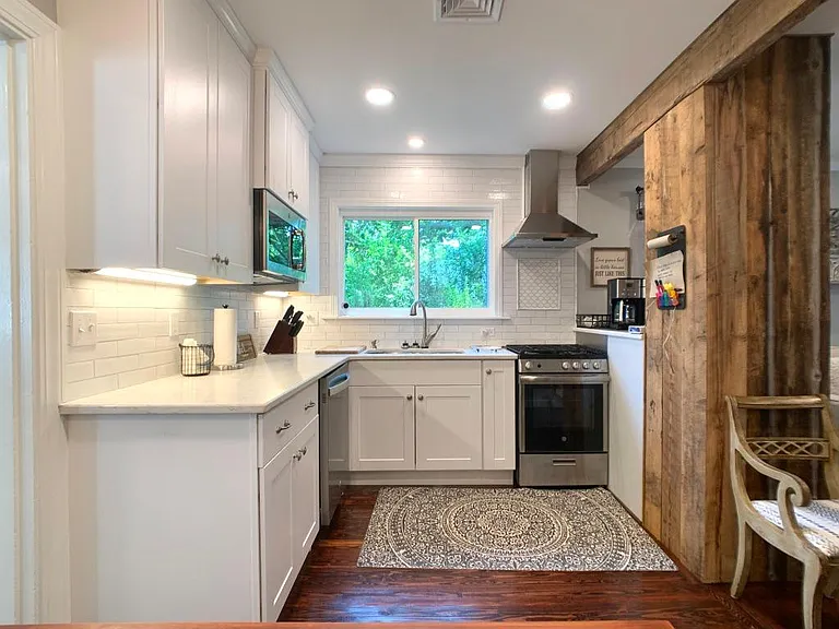 18 Sylvan St — Photo 8