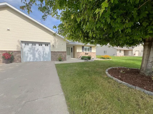 1606 Upper Trentwood Cir NE, Willmar, MN 56201