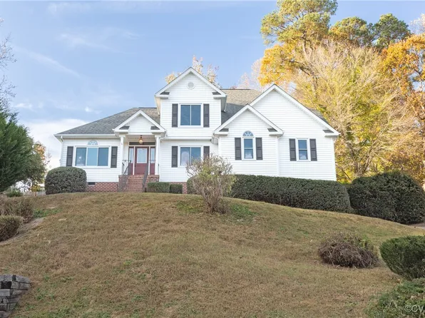 2904 Jolly Ln, Chester, VA 23831